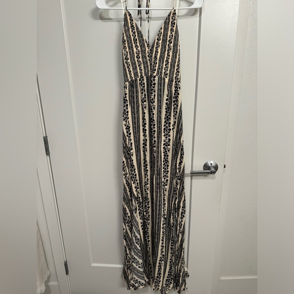 Vici Dresses & Skirts - Haltered sun dress from Vici